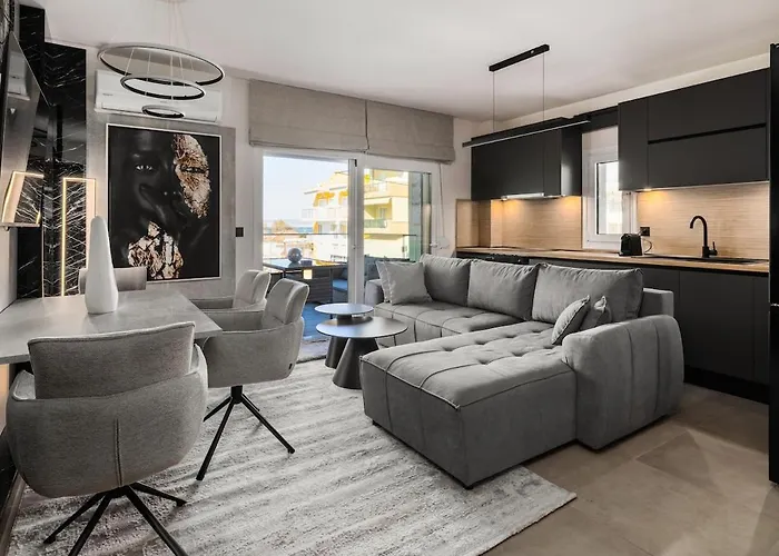 Blazer On The Sea Apartment